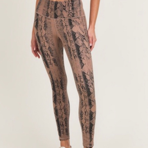 Mono B Pants - NIP Mono-B Leggings BOUTIQUE- Snake Print Size: Medium